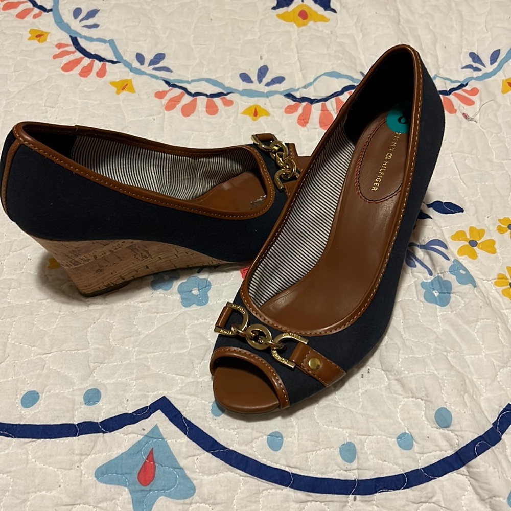 Ladies dress shoes.